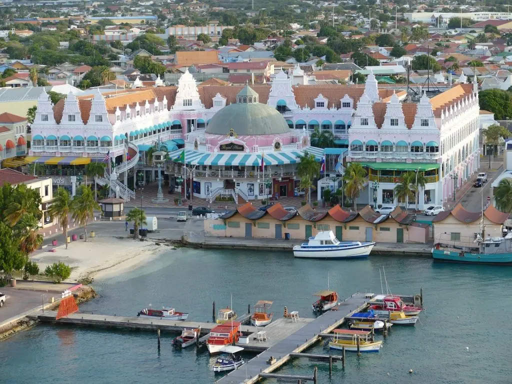 Destination Aruba: A Year-Round Caribbean Paradise for Your Clients