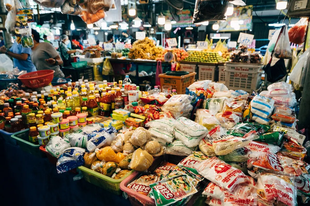 Crafting a Memorable Bangkok Culinary Tour: A Guide for Tour Operators to Street Foods & Markets