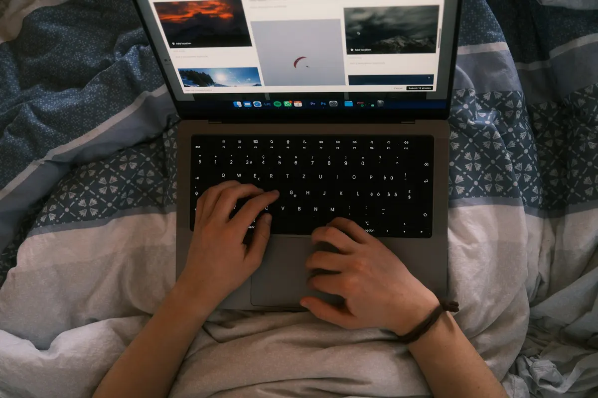 Book Travel Online 1.webp