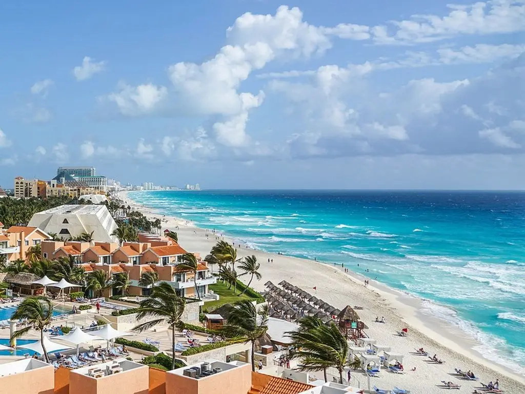 Unveiling Cancun: Adventure, Relaxation, and Cultural Immersion in Mexico's Paradise.