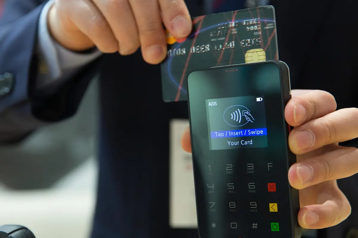 Why Contactless Payments are a Must-Have for Today's Traveller (and for You as a Travel Business!)