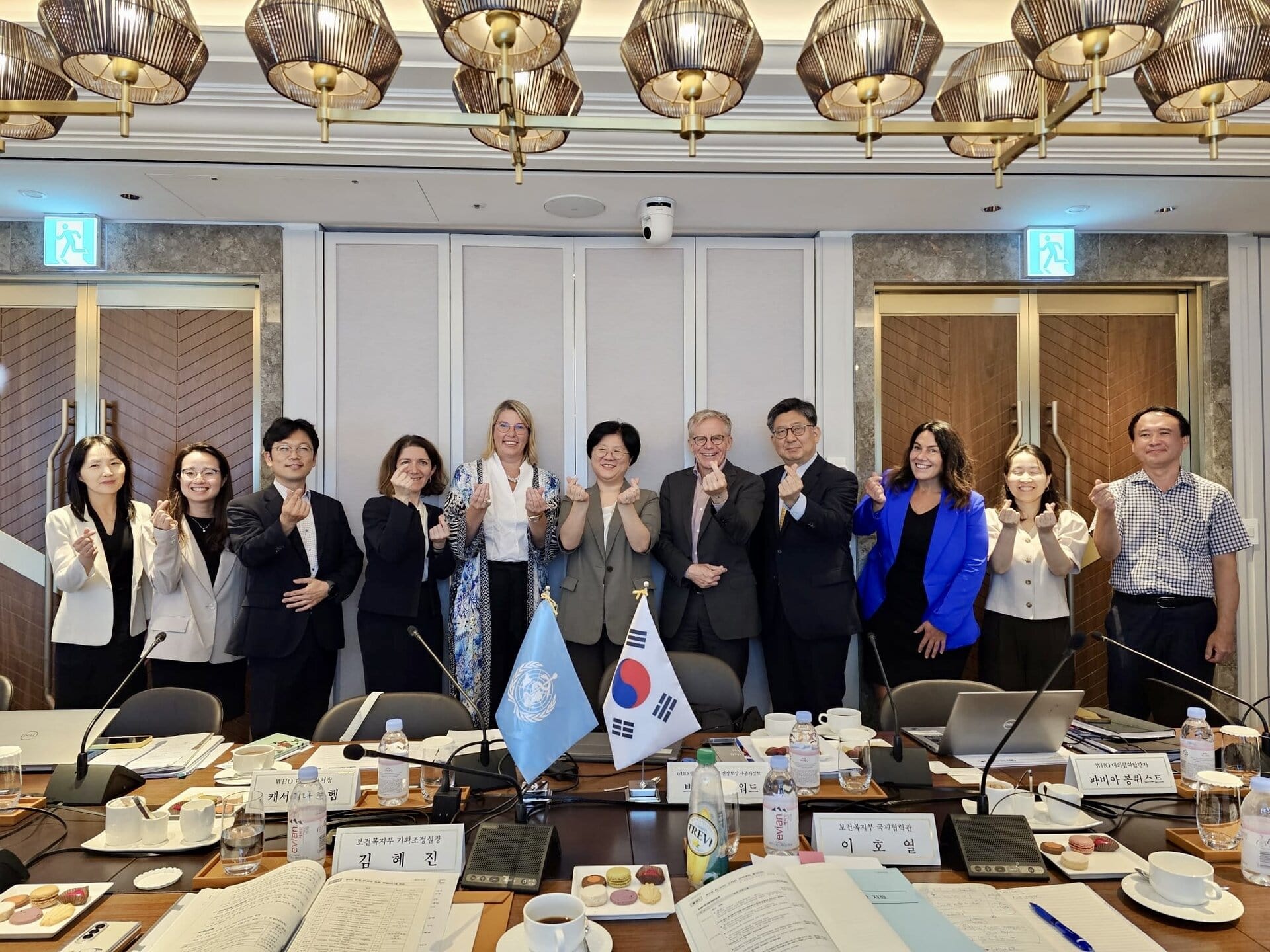 Dr Catharina Boehme, ADG for External Relations and Governance (WHO) and Dr Hye-jin Kim, Deputy Minister for Planning and Coordination (Ministry of Health and Welfare), together with counterparts from WHO and the Governement of the Republic of Korea